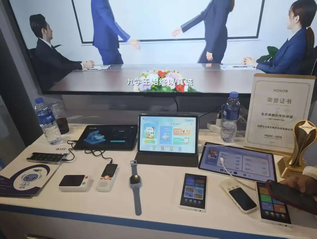 能懂孩子、懂爸媽、還懂寵物，這屆AI硬件太會了