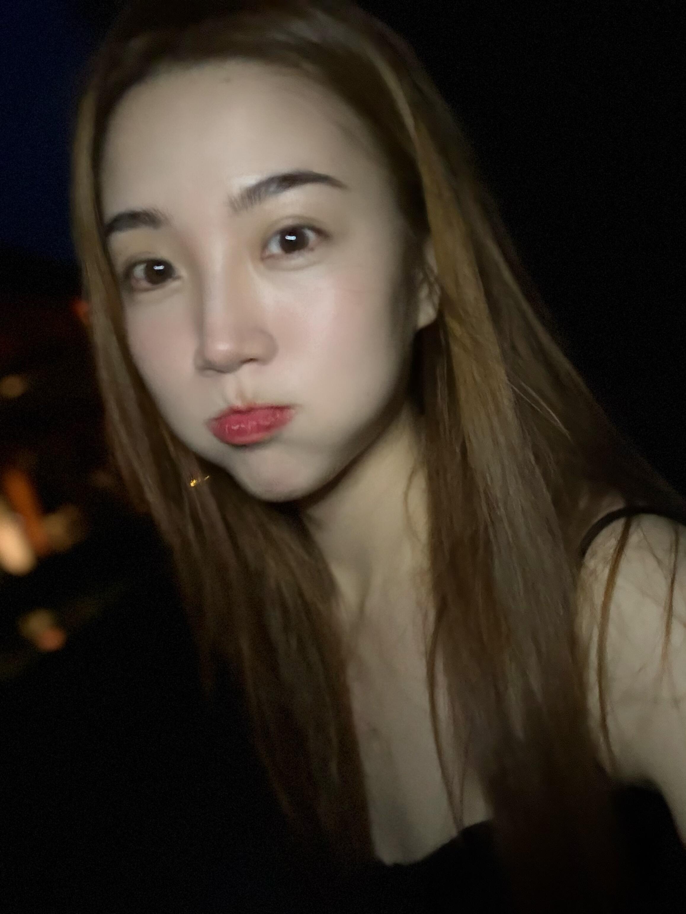 主持人张纯烨国外游玩美照，真舒服