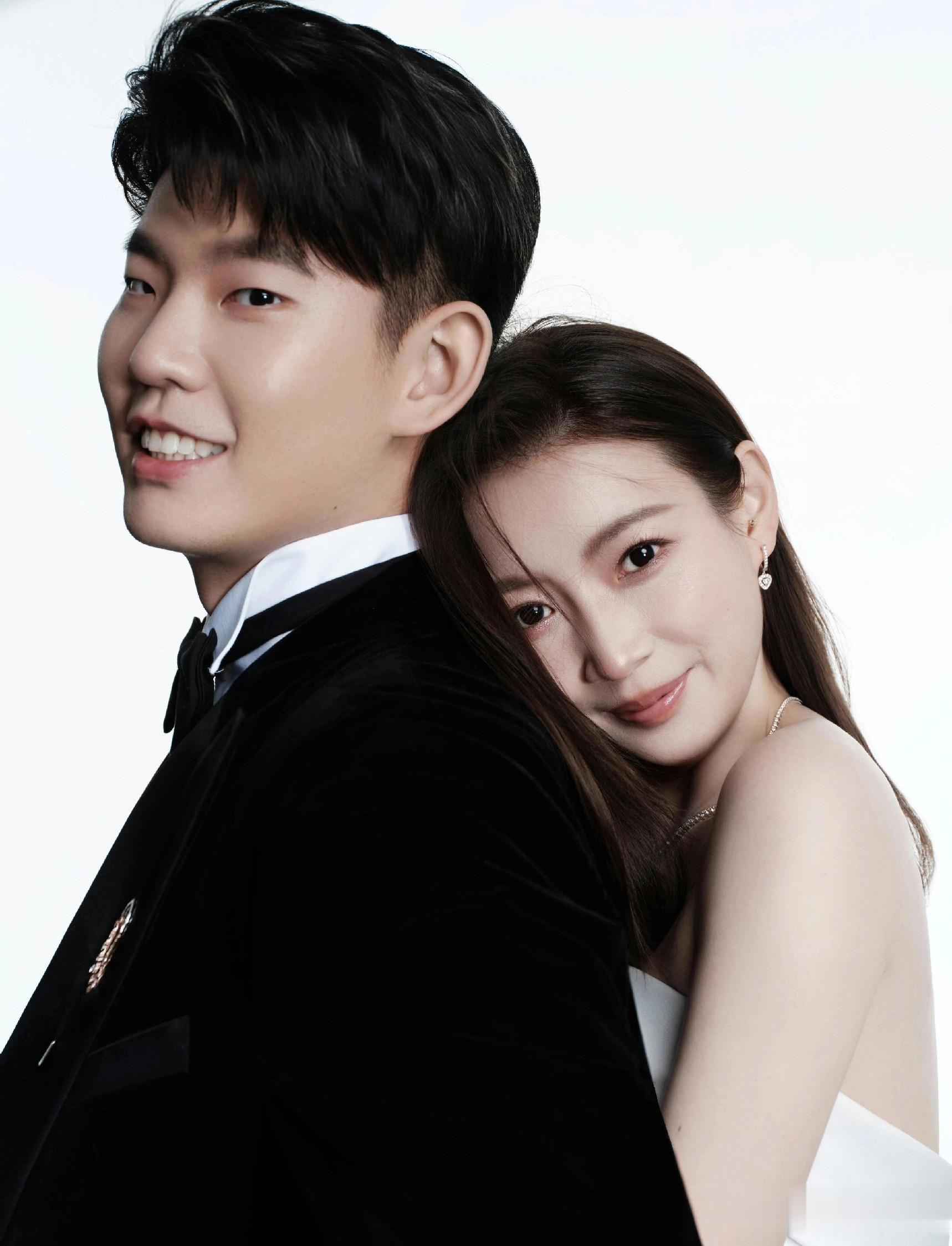 黄雅琼刘雨辰婚纱照释出，雅琼穿婚纱颜值不输女星，雨辰捡到宝了