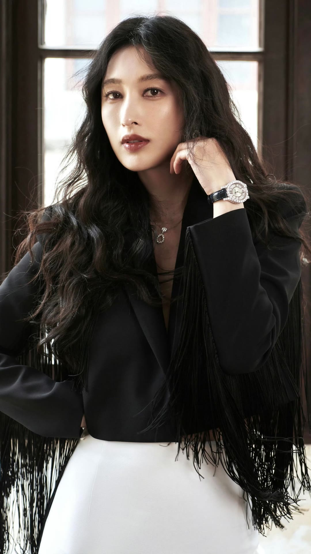 张俪海边美出圈!172cm长腿配马甲线,网友:这身材是吃了防腐剂