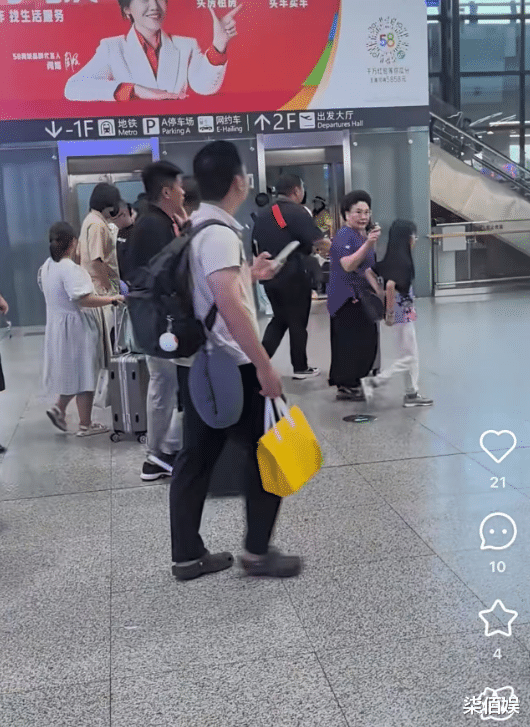 伊能静随秦昊回沈阳老家，婆婆亲自接机，拉着米粒不撒手好爱孙女