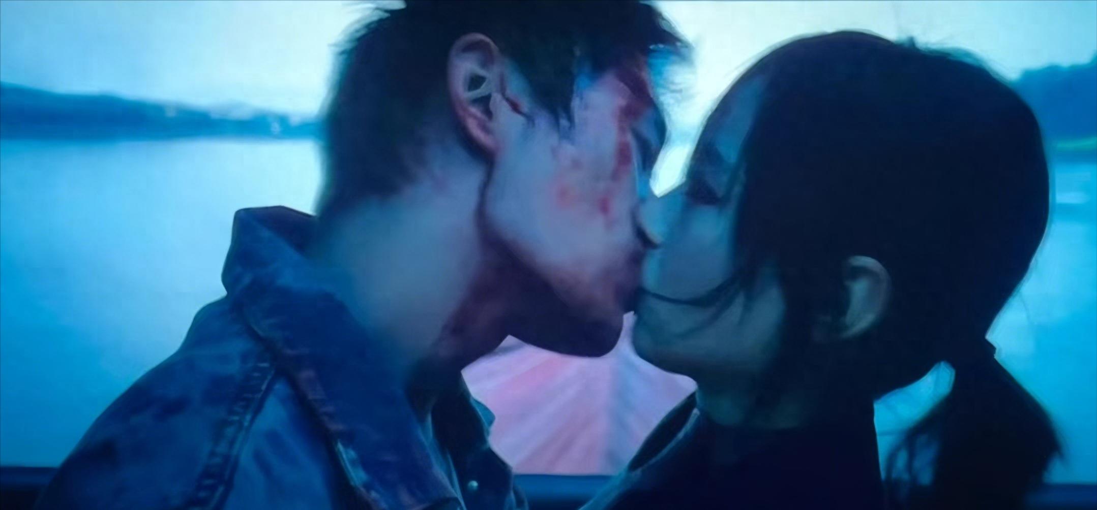 没见过猪跑却吃猪肉？易烊千玺吻戏引热议，经验空白反成顶级演技