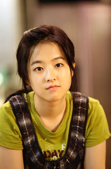 她被称为南韩史上“最强童颜” 是手握超多爆剧人气超强的90花