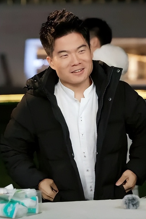 俞敏洪没想到，董宇辉受邀九三阅兵半月多，再因一个举动口碑暴涨