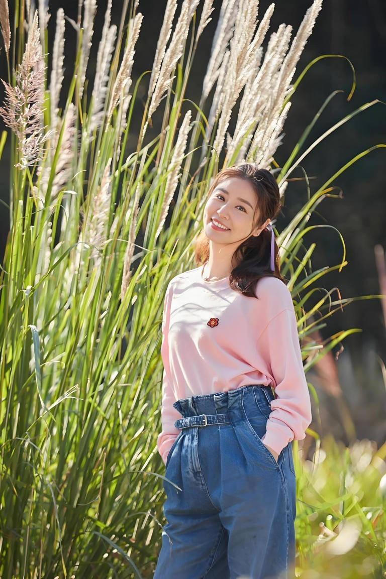 从\万人捧\到\万人嫌\，声誉一落千丈的这4位女明星，到底冤不冤