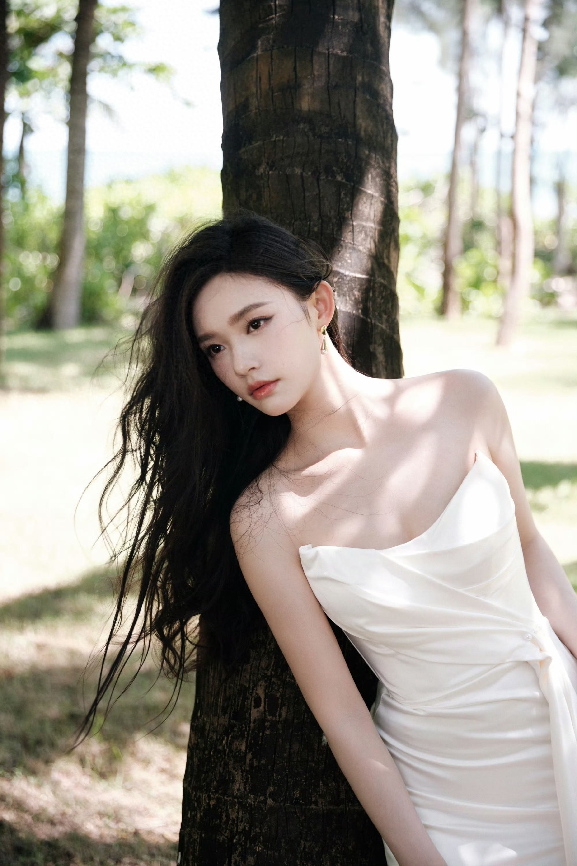 林允纯白连衣裙清新唯美，白色很适合她 ???