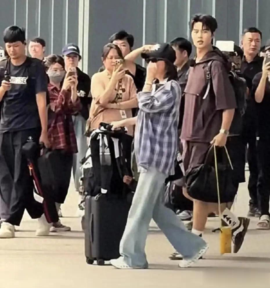 《一路繁花》重庆路透,62岁叶童加入不见张柏芝,疑似已被替换