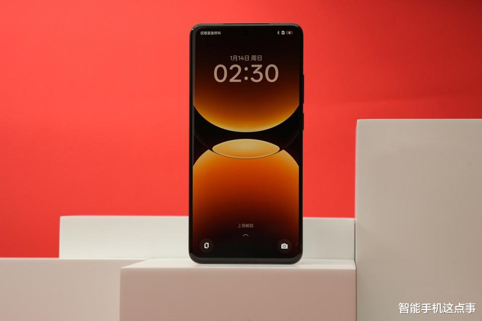 真我GT8 Pro再次被确认:2K直屏+2亿大底潜望镜,外围也堆满了