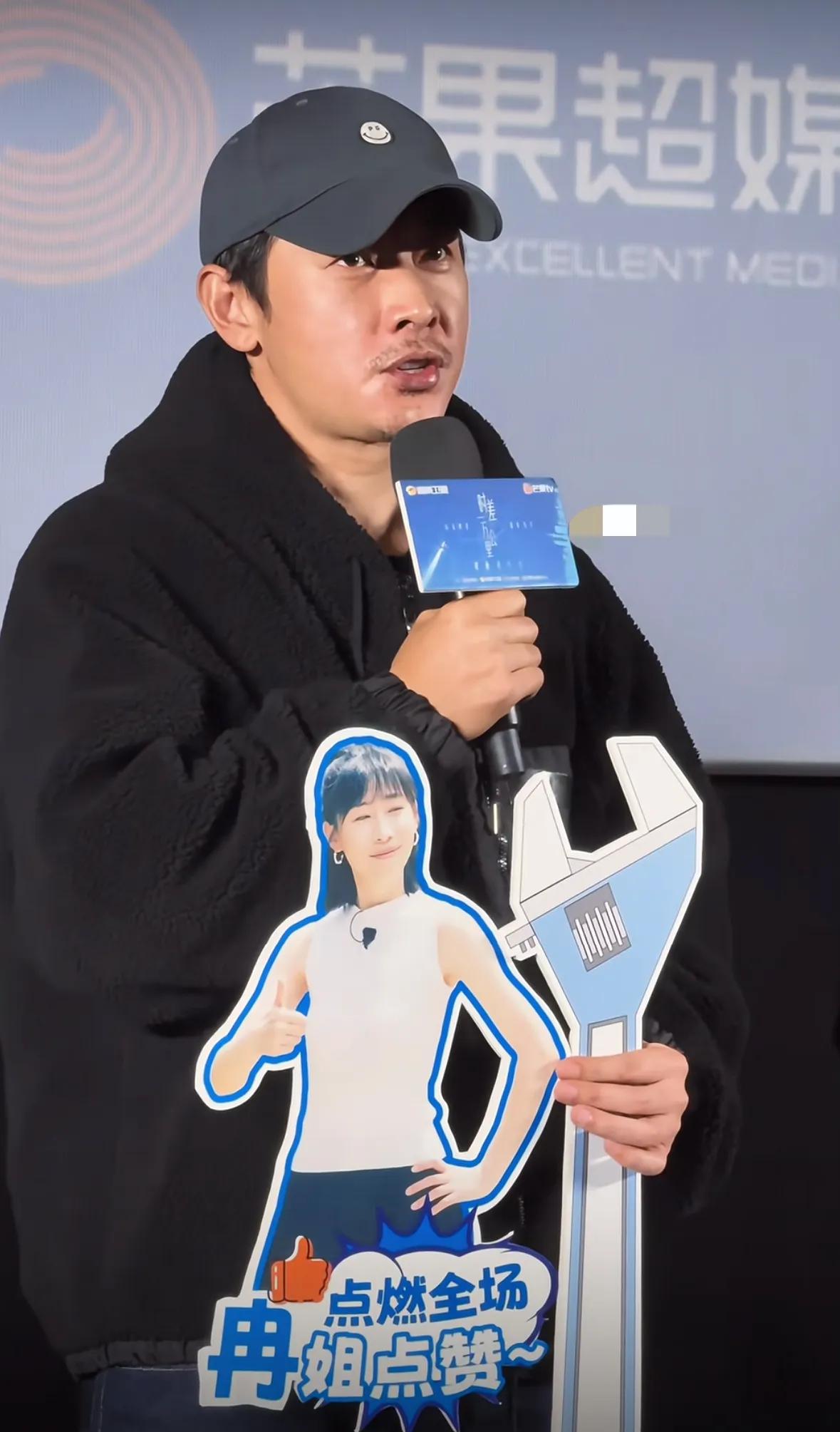 罗晋在父亲离世后首露面，和同事宣传新剧，胡子拉碴看着憔悴不已