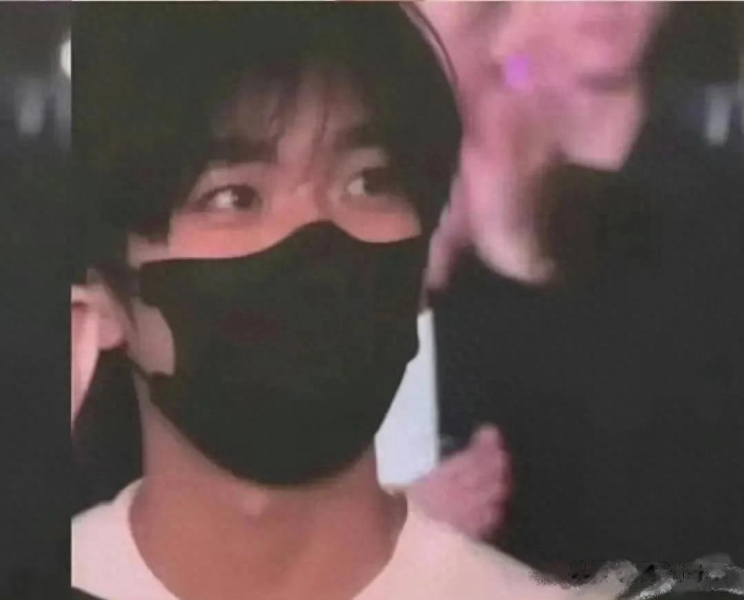 15岁Kimi戴口罩撞脸易烊千玺？摘下口罩才懂 帅的终极模板是林志颖