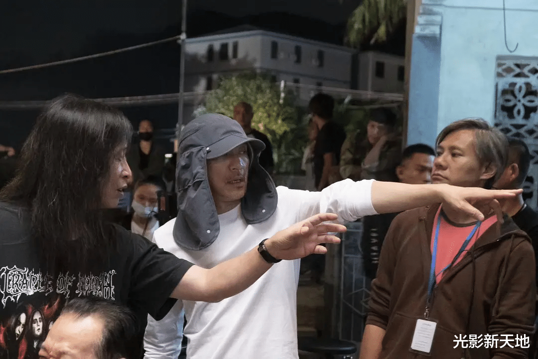 周星驰《女足》片场曝光,设备简陋不如短剧,拍摄态度敷衍