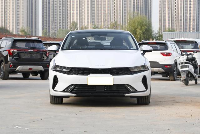 长近5米的合资中级车，配2.0T+8AT，起步降至11万多，还是卖不动