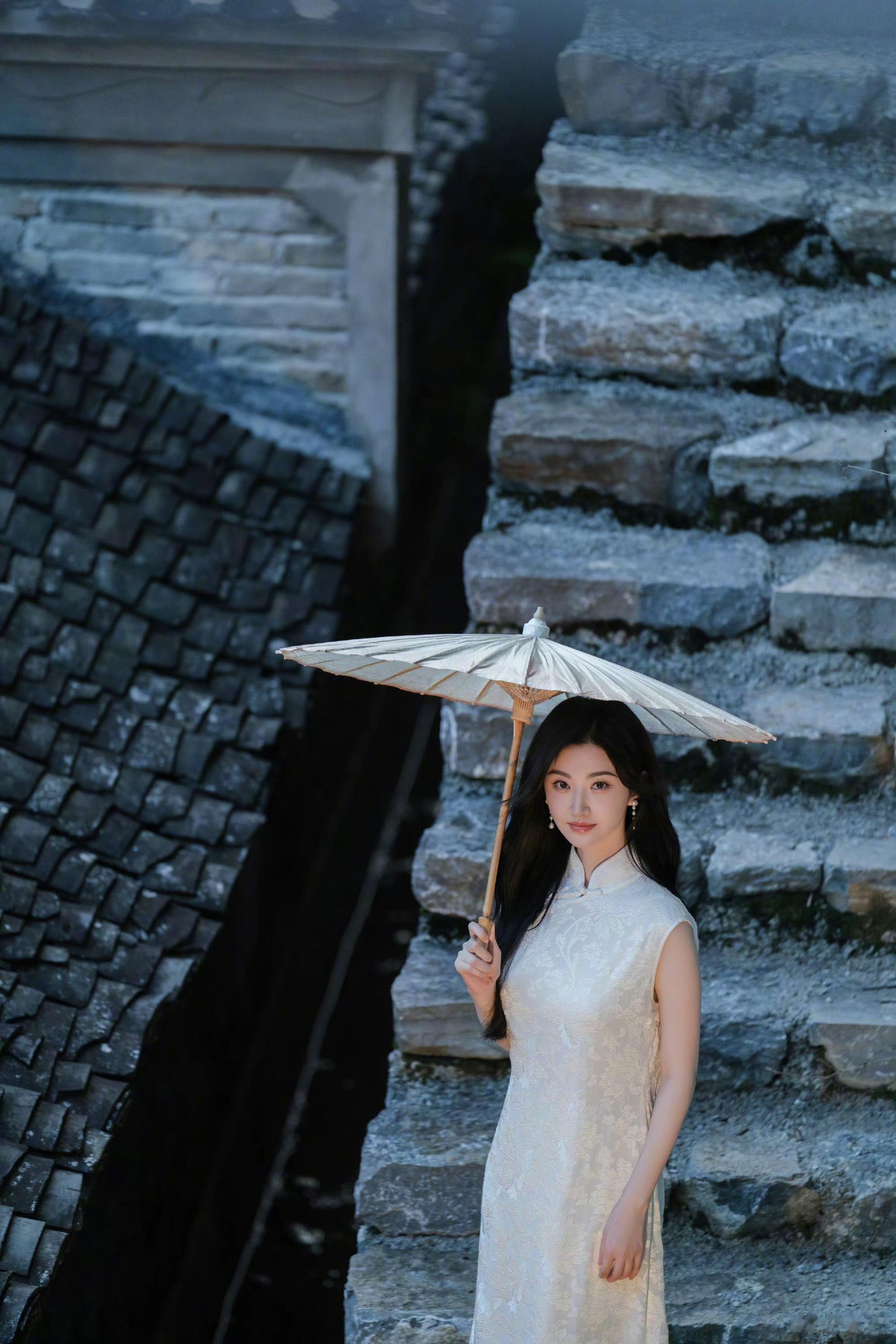 景甜完美诠释了东方女性的温婉与端庄