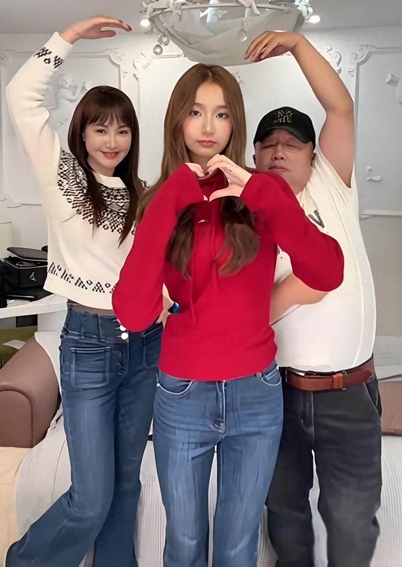 杨雪一家三口同框，老公比14岁女儿矮一截还没1米7，胖到180斤