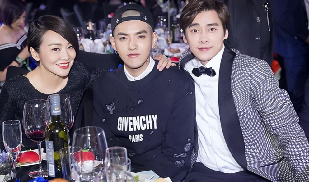 被央视怒批、脑袋空空,德不配位,难怪阅兵从不邀请“流量”明星