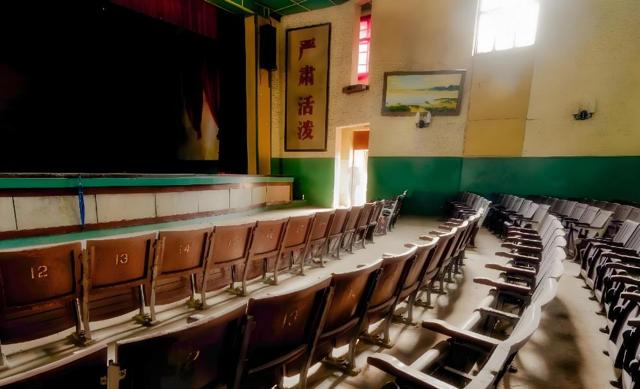 星二代廖凡，出道30年从不拼爹，妻子是周星驰的黄金搭档