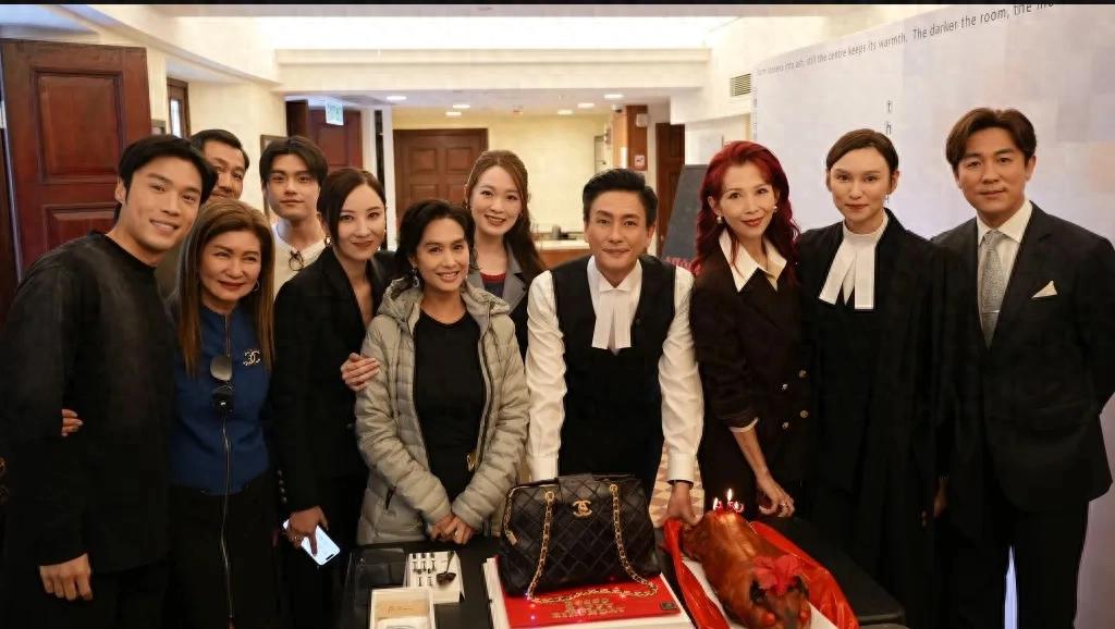 TVB大湾区视帝45岁生日，剧组送一连串惊喜