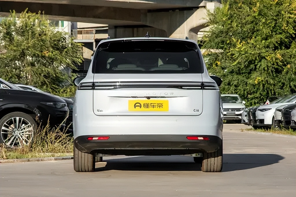 家用SUV看看它，续航、空间、动力样样强，体验零跑C16