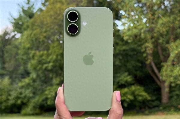 iPhone 17沒漲價的原因揭開：蘋果控制住了屏幕成本