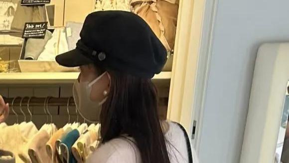 51岁林志玲东京母婴店被偶遇，穿了一身名牌，素颜状态引热议