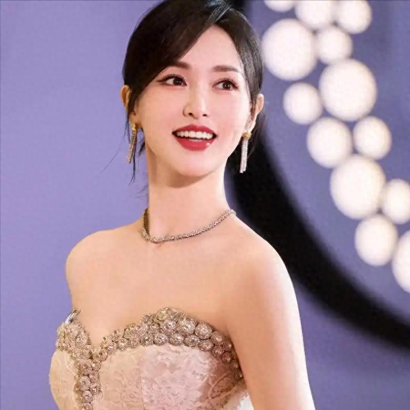 婚变传闻1月后，唐嫣高调官宣喜讯，罗晋的近况却让人唏嘘