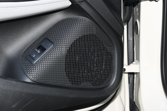 海豹06DM旅行版上市,10.98万起,配冰箱&智驾,但D柱设计建议改