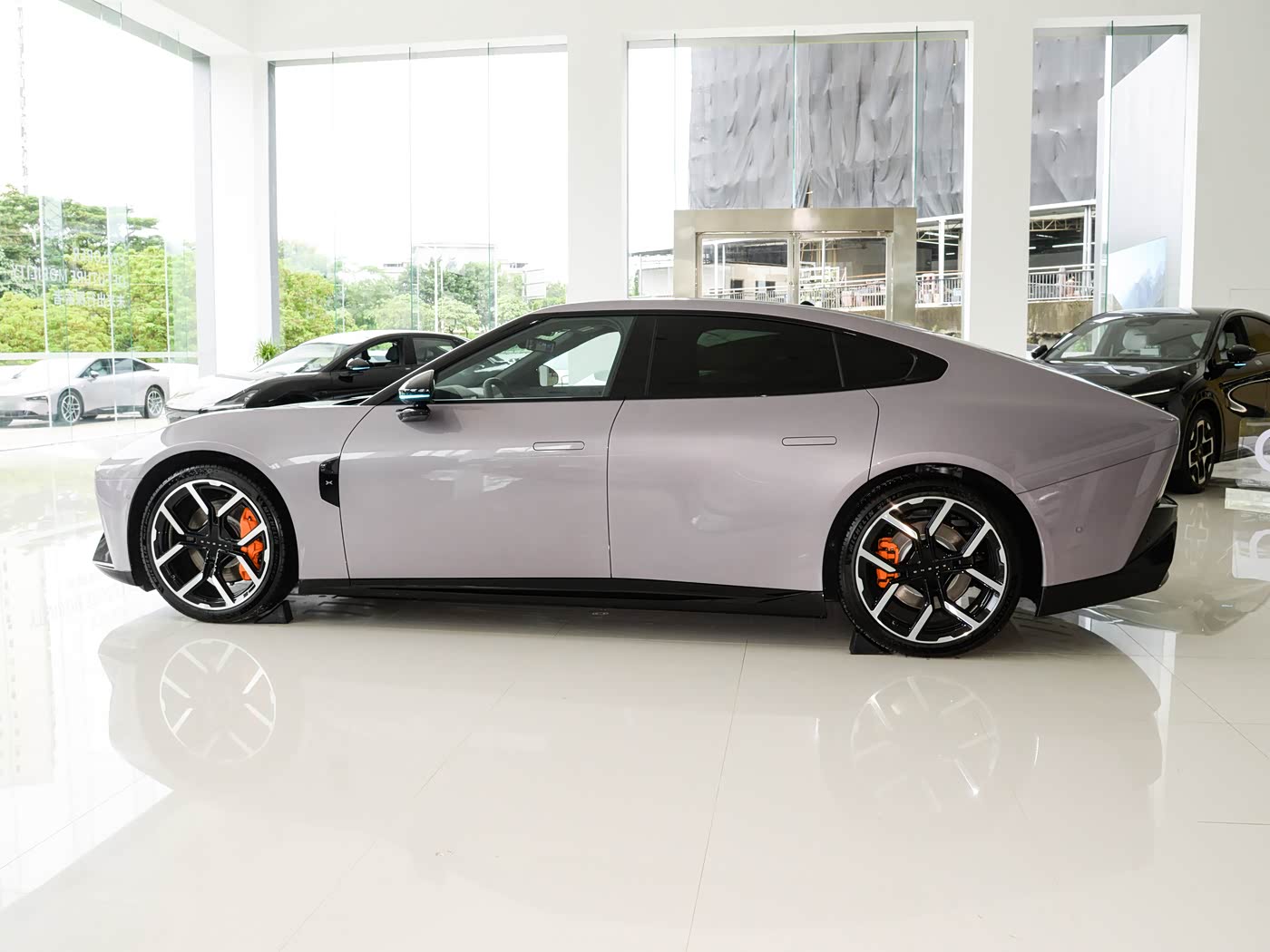 小鹏版“SU7”，溜背外观很动感！配四驱+双腔空悬，续航超800Km