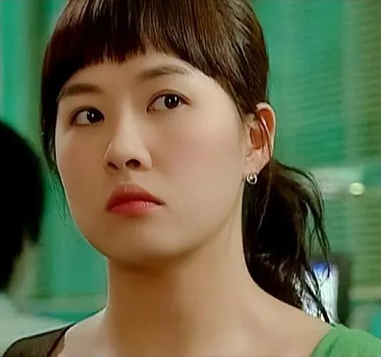 50岁“三顺姐”现状:未婚生活自在,健身成瘾,身材依旧完美!