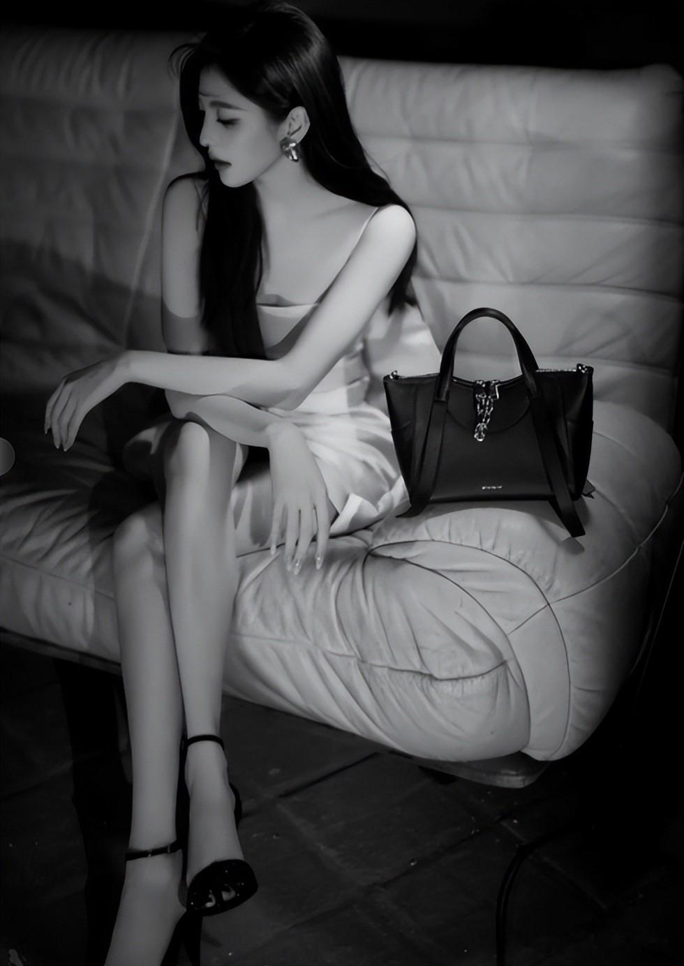 上海纪梵希酒会上：30岁章若楠大浓妆亮相，网红挨个合照险被艳压