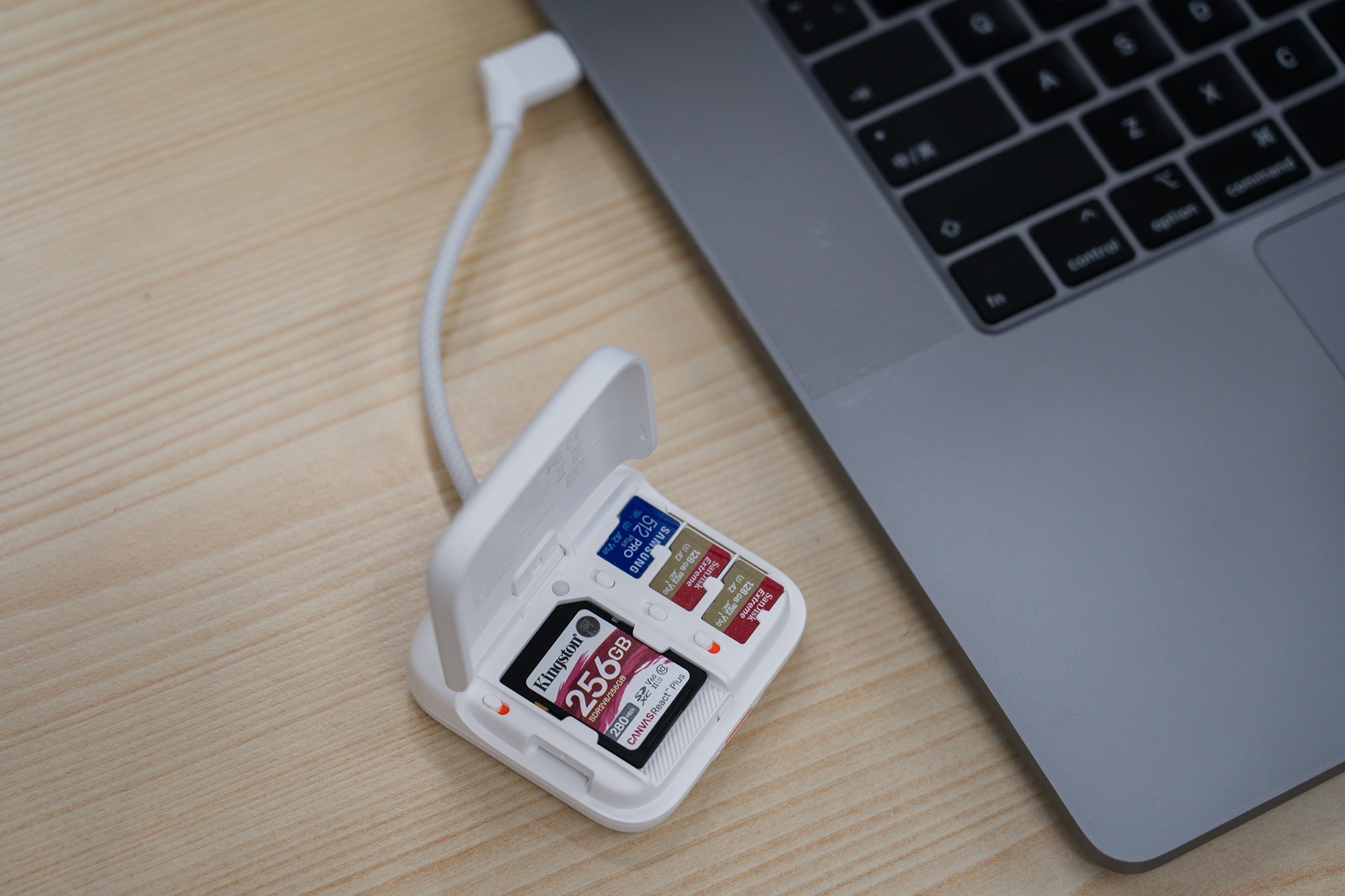 PGYTECH Mini閃傳卡盒體驗：收納、高速傳輸多功能合一