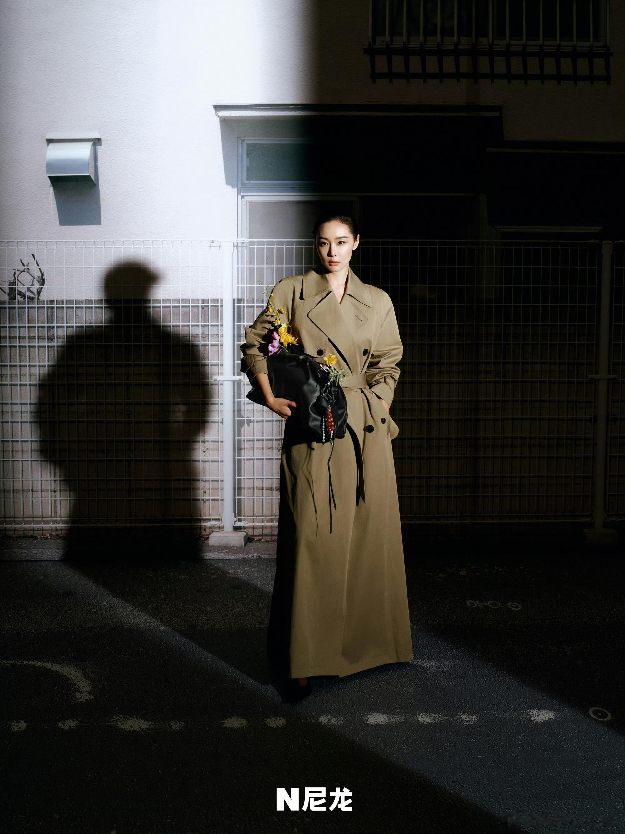 高叶尼龙新刊气场全开！松弛与凌厉无缝切换，演绎不被定义的美