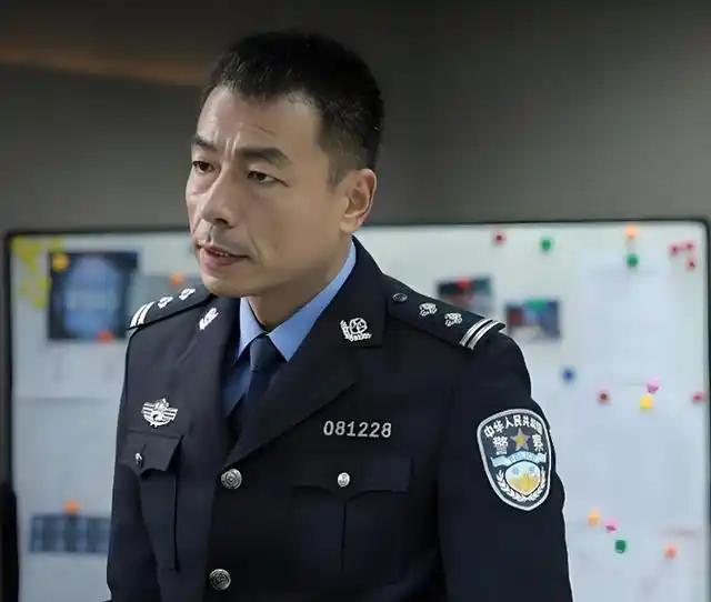 辞职刑警转行当演员，搭档唐国强李幼斌没火，如今靠32岁欧豪翻红