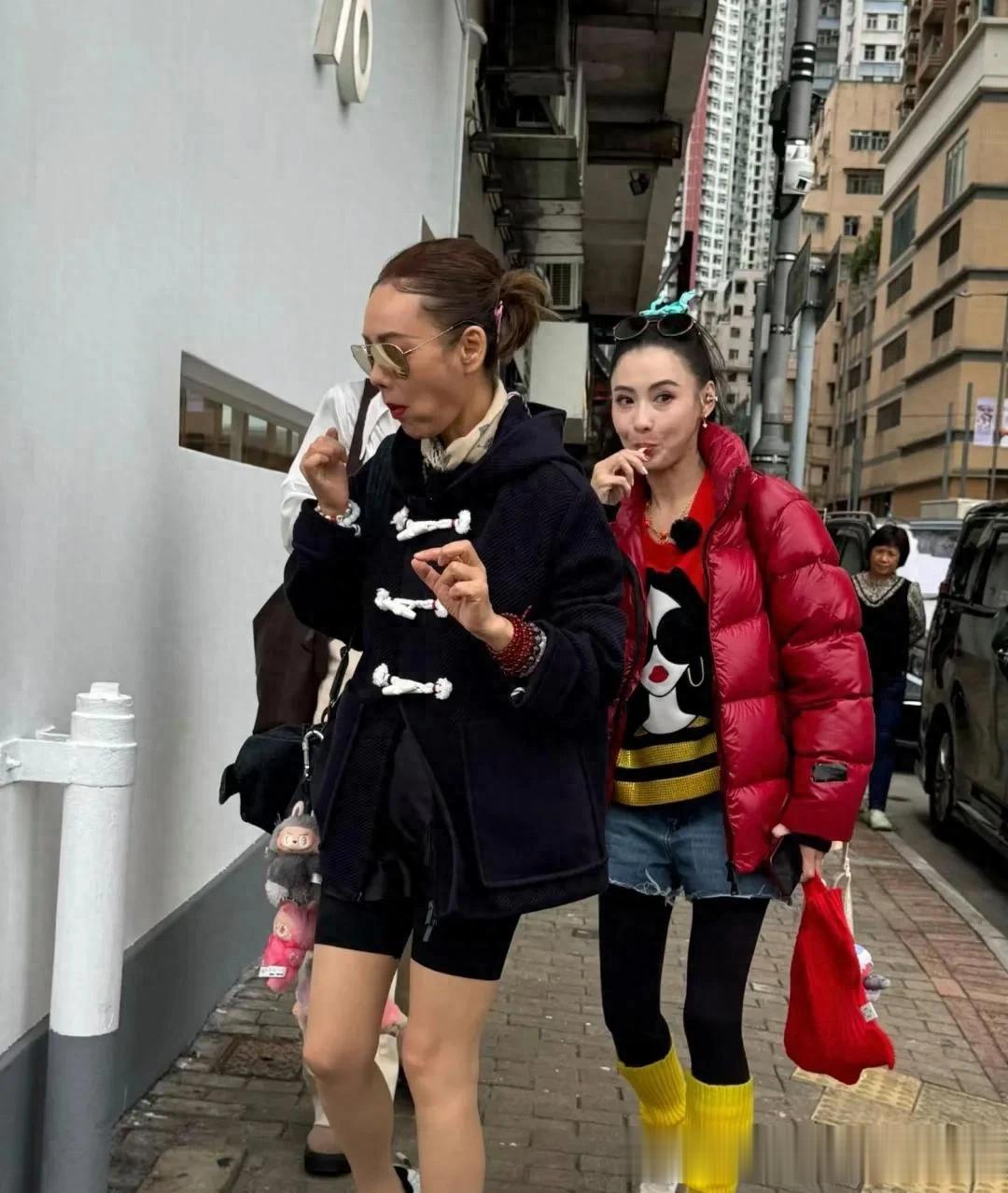 张柏芝和宁静在香港街头出现，两个人在大冷天逛街