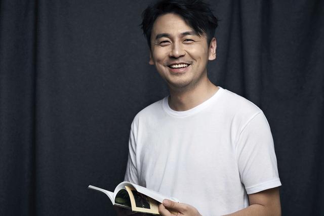 这次被央视“点名”的雷佳音，暴露真实处境，原来徐峥真的没说错