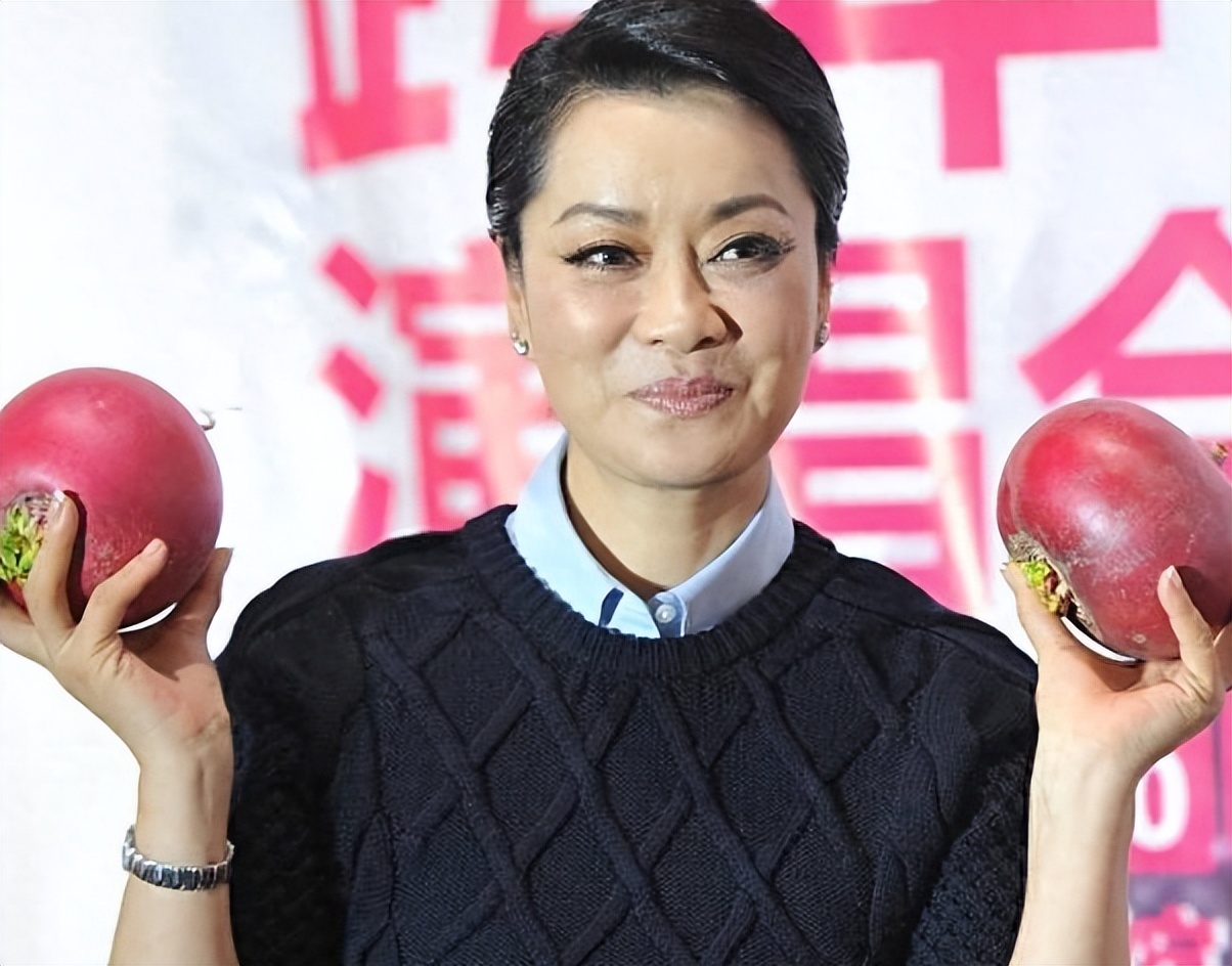 看62岁毛阿敏的生活，才知道她放弃260亿遗产，是真正的人间清醒