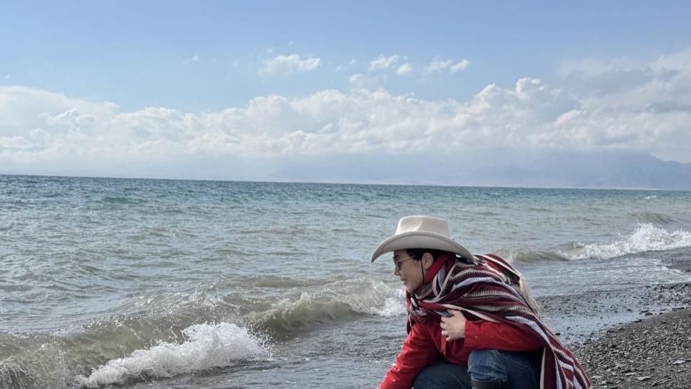 TVB视后晒新疆旅游照！年过半百状态佳，几段感情无疾而终仍单身