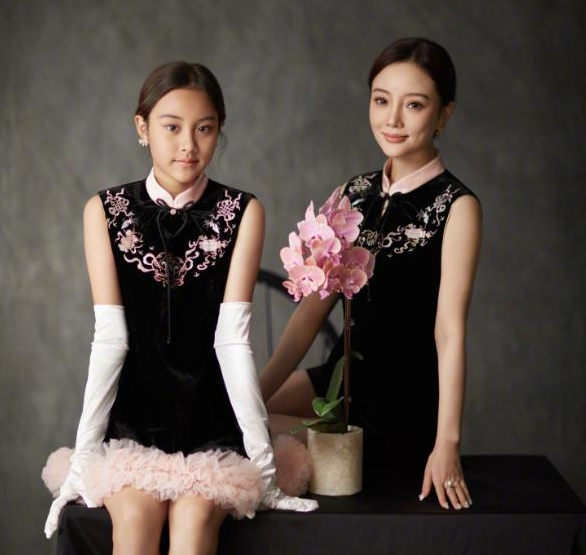 李小璐始终沉默，二胎生父成谜，彻底打破贾乃亮强撑的“温情”