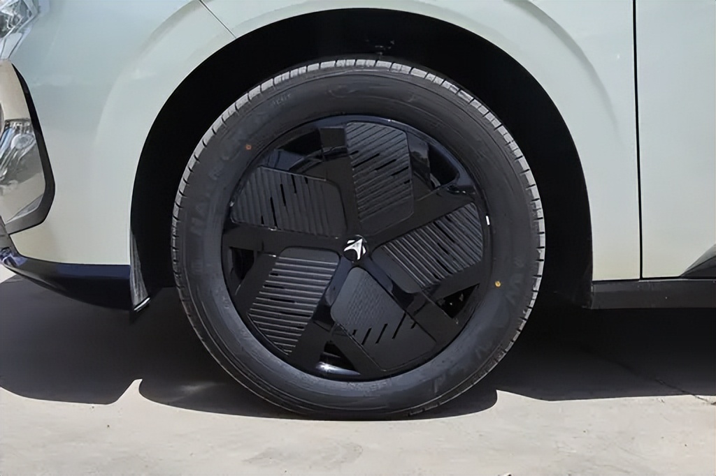 售价6.28-8.78万元，A0级纯电车再添\新丁\，极狐T1超香