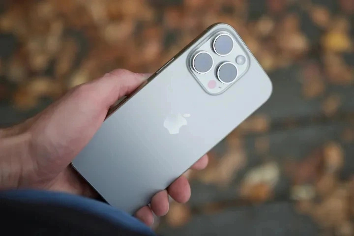 苹果宣布清仓,256GB跌价1701元,旧款iPhone跌至“冰点价”