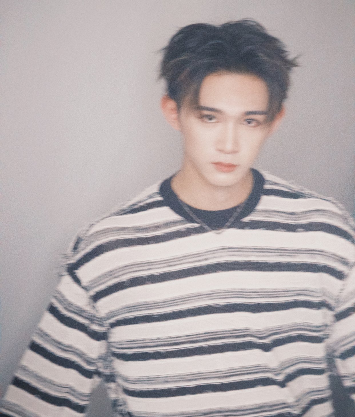 前女友曝19岁荣梓杉出轨打人，男方评论区沦陷，网友喊话道歉退圈