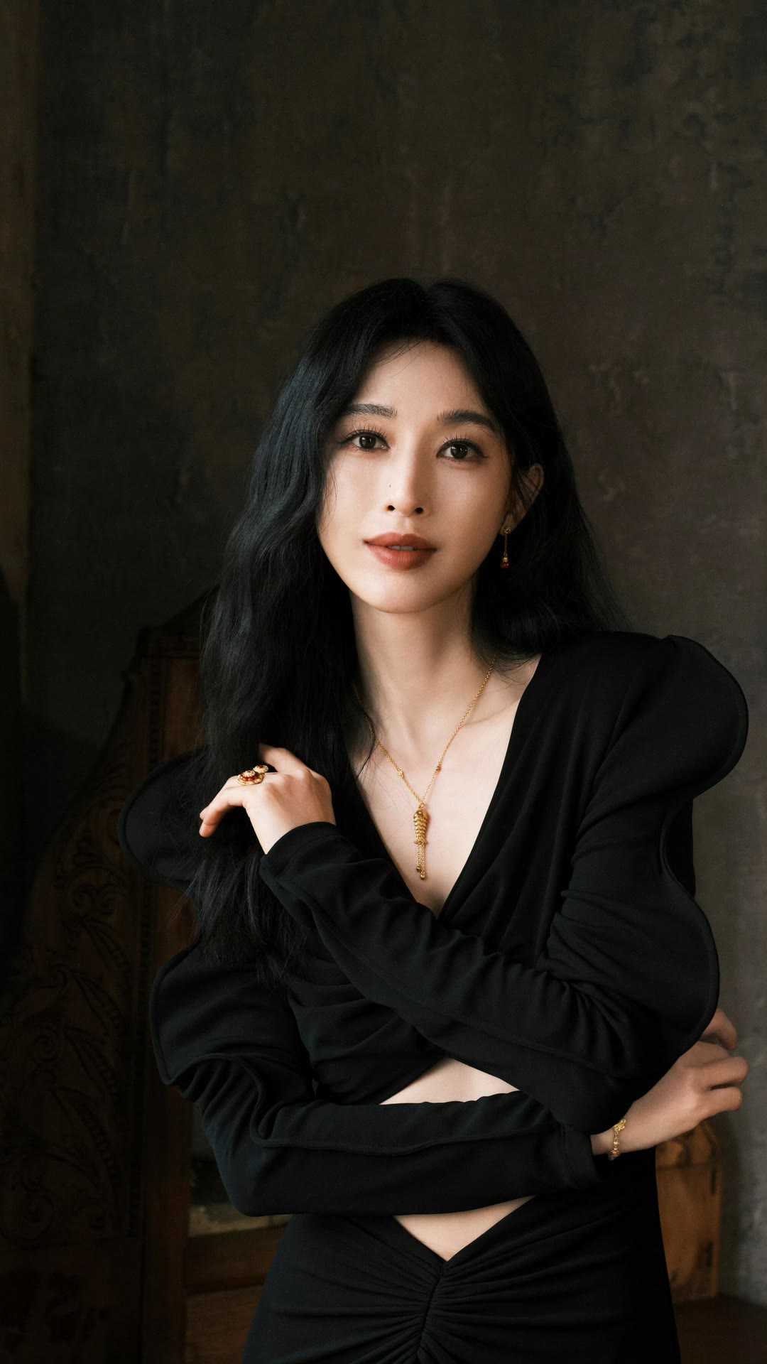 张俪海边美出圈!172cm长腿配马甲线,网友:这身材是吃了防腐剂