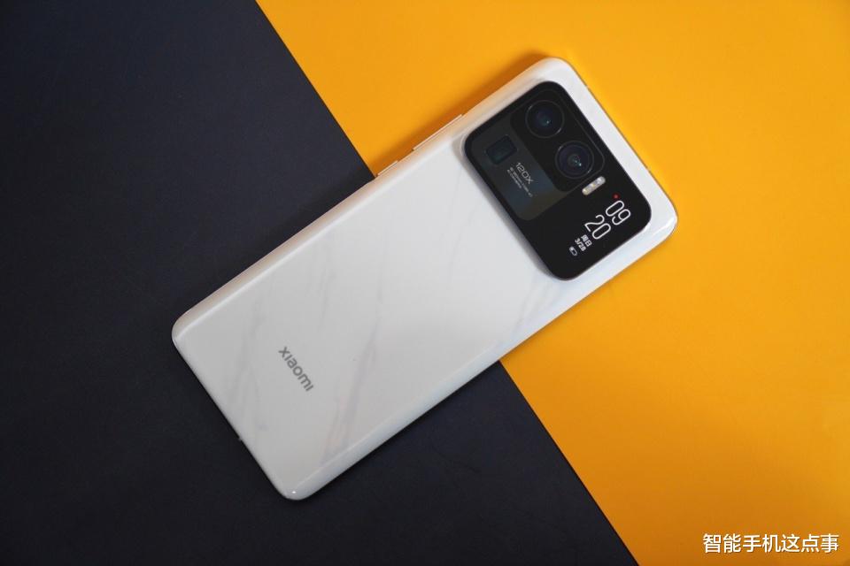 小米16系列鏡頭模組被確認：左上角嵌入+家族矩陣，副屏已在測試