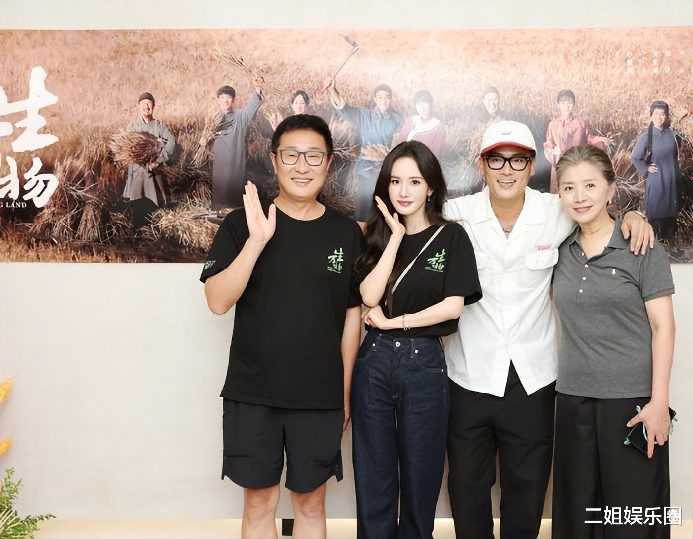 《生万物》庆功宴:迟蓬林永健靠边,杨幂紧挨资方,C位让人意外