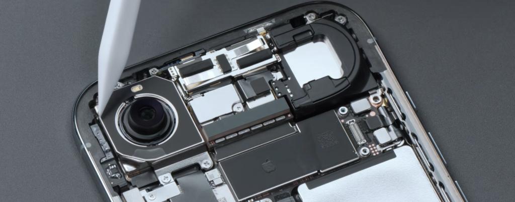 拆解新 iPhone 的「高原」设计,以及「可替换电池」的线索