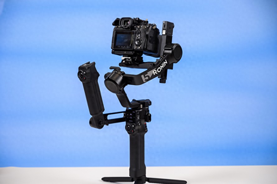 DJI RS 5穩(wěn)定器評測：不是Pro，勝似Pro，單兵作戰(zhàn)新搭檔