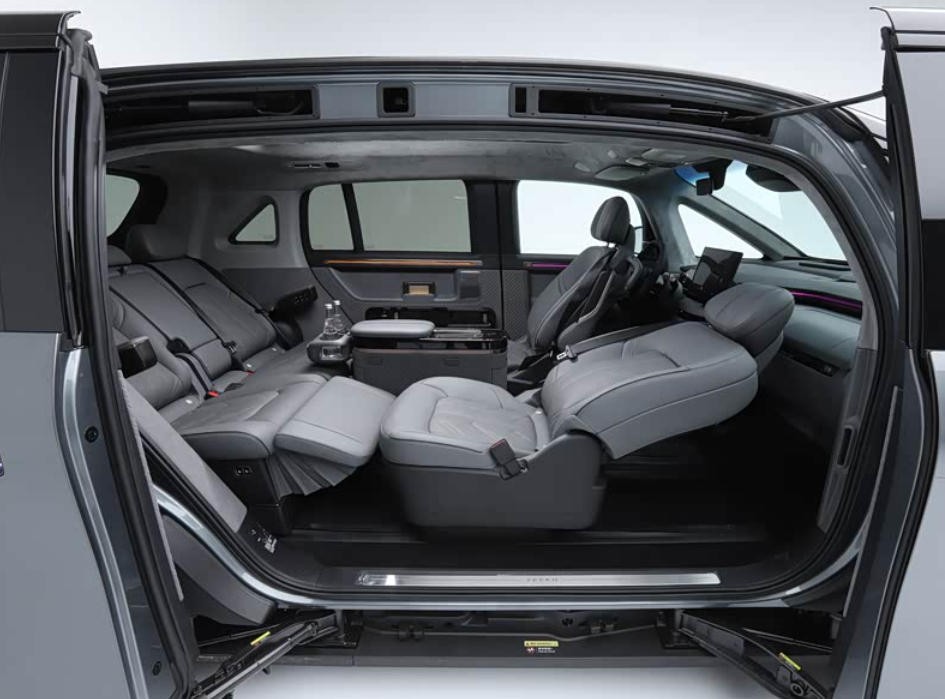 号称“宝宝巴士”！内部空间贼大，极氪MIX这样的好车你买不买？