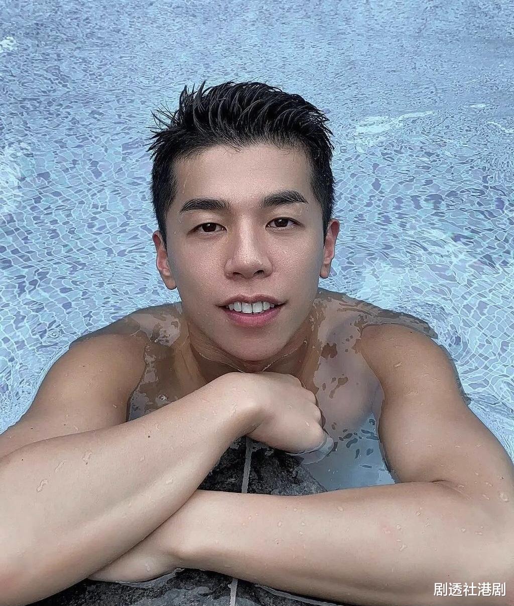 突发!TVB男星自曝离巢发展,被封“变装皇后”,一度改名转运