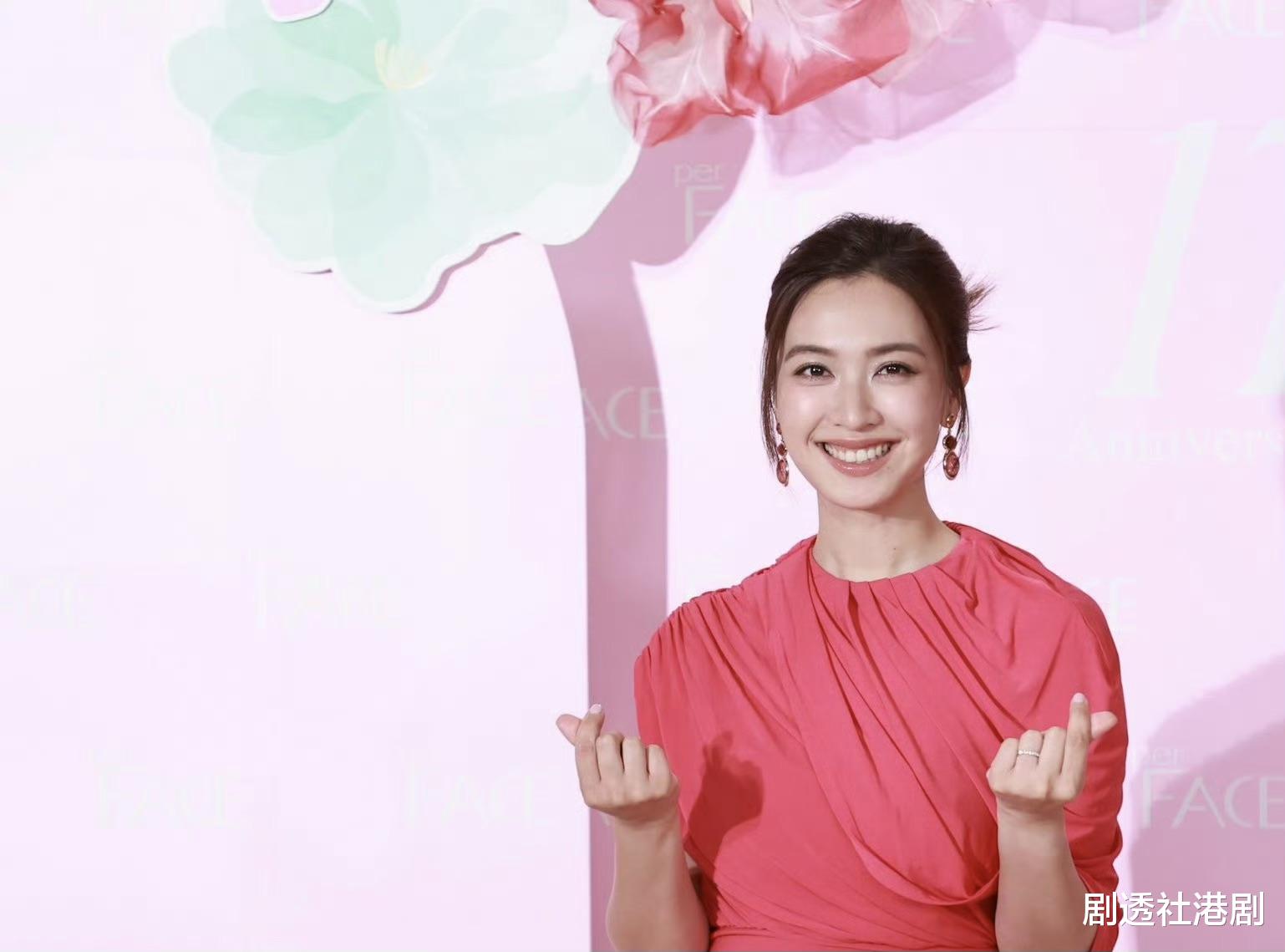 TVB上位小花获好友庆生！去年突然低调大婚，婚后多次被传有孕