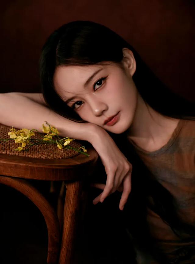 李一桐宛如定格在画中一样美丽