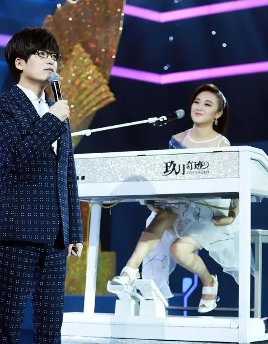 “手表风波”6月后，曾毅传来新消息，终究步入了李易峰后尘